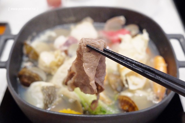 肉魂鑄鐵料理．de Meaty Spirit┃台中北屯美食：環境寬敞又明亮，食材新鮮又奢華，澳洲9A牛肉+帝王蟹等季節性現流海鮮，台中少見的鐵鑄鍋火鍋店 @飛天璇的口袋