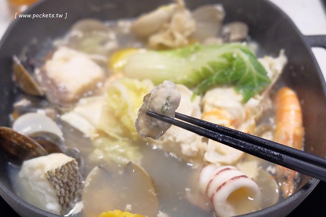 肉魂鑄鐵料理．de Meaty Spirit┃台中北屯美食：環境寬敞又明亮，食材新鮮又奢華，澳洲9A牛肉+帝王蟹等季節性現流海鮮，台中少見的鐵鑄鍋火鍋店 @飛天璇的口袋