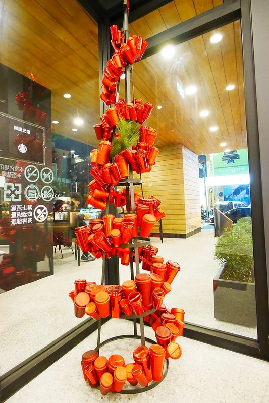 星巴克大英店 Starbucks┃台中南屯：全台灣第二家摩登典藏吧台門市，下午4點之後還提供咖啡啤酒，公益路IG拍照打卡新亮點 @飛天璇的口袋