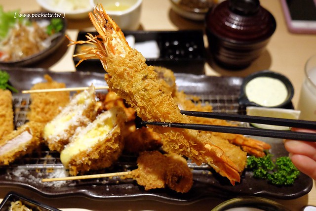 新宿勝博殿｜慶祝11週年慶，週週抽日本東京雙人來回機票，新上市金黃極濃的雪花起司豬排，品嚐超厚切日式炸豬排的美味 @飛天璇的口袋