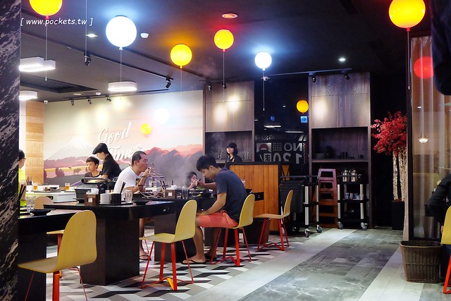 肉魂鑄鐵料理．de Meaty Spirit┃台中北屯美食：環境寬敞又明亮，食材新鮮又奢華，澳洲9A牛肉+帝王蟹等季節性現流海鮮，台中少見的鐵鑄鍋火鍋店 @飛天璇的口袋