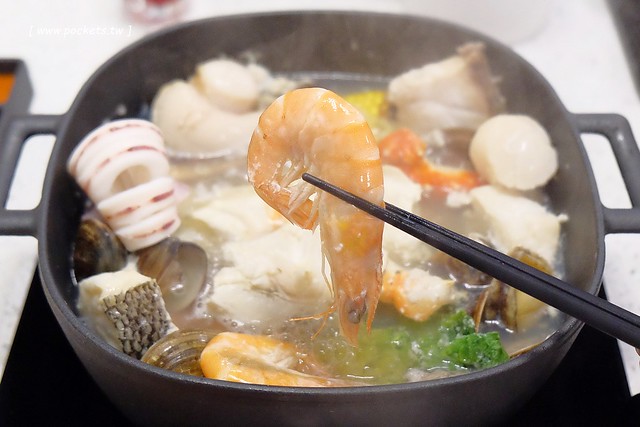 肉魂鑄鐵料理．de Meaty Spirit┃台中北屯美食：環境寬敞又明亮，食材新鮮又奢華，澳洲9A牛肉+帝王蟹等季節性現流海鮮，台中少見的鐵鑄鍋火鍋店 @飛天璇的口袋