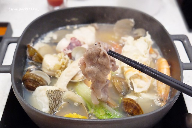 肉魂鑄鐵料理．de Meaty Spirit┃台中北屯美食：環境寬敞又明亮，食材新鮮又奢華，澳洲9A牛肉+帝王蟹等季節性現流海鮮，台中少見的鐵鑄鍋火鍋店 @飛天璇的口袋