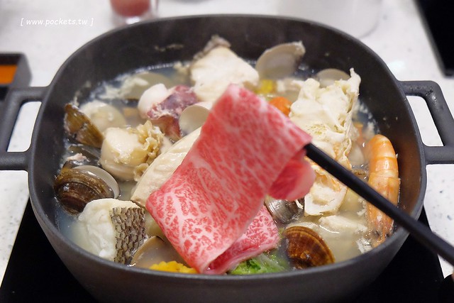 肉魂鑄鐵料理．de Meaty Spirit┃台中北屯美食：環境寬敞又明亮，食材新鮮又奢華，澳洲9A牛肉+帝王蟹等季節性現流海鮮，台中少見的鐵鑄鍋火鍋店 @飛天璇的口袋