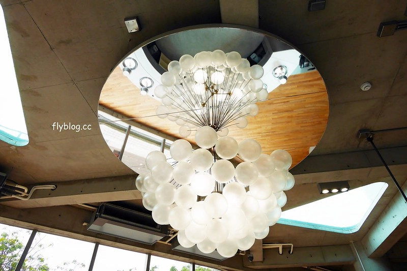 台南安平｜深藍咖啡館旗艦店．台南LV級的千層蛋糕，清水模建築打造精品旗艦店 @飛天璇的口袋