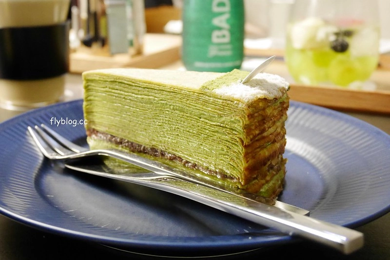 台南安平｜深藍咖啡館旗艦店．台南LV級的千層蛋糕，清水模建築打造精品旗艦店 @飛天璇的口袋