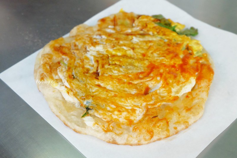 台中大甲｜宜吉九層塔粉蔥餅．大甲台灣銀行前藍色發財車，一天只賣5個小時售完為止 @飛天璇的口袋