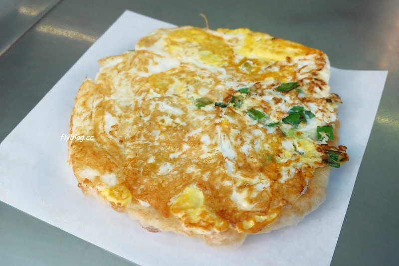 台中大甲｜宜吉九層塔粉蔥餅．大甲台灣銀行前藍色發財車，一天只賣5個小時售完為止 @飛天璇的口袋