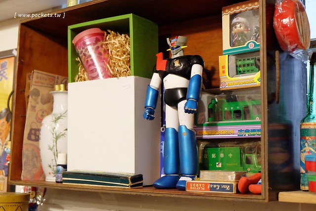 窩巷二店@大全店┃台中西區美食：台灣首見時尚的酒杯甜點，鄰近台中文學館和台中市役所，結合古早味的柑仔店和日日春唱片行 @飛天璇的口袋