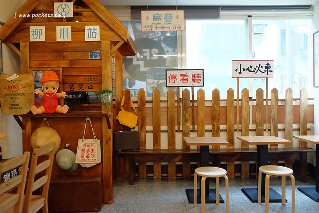 窩巷二店@大全店┃台中西區美食：台灣首見時尚的酒杯甜點，鄰近台中文學館和台中市役所，結合古早味的柑仔店和日日春唱片行 @飛天璇的口袋