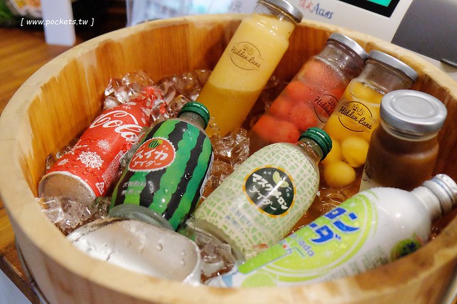 窩巷二店@大全店┃台中西區美食：台灣首見時尚的酒杯甜點，鄰近台中文學館和台中市役所，結合古早味的柑仔店和日日春唱片行 @飛天璇的口袋