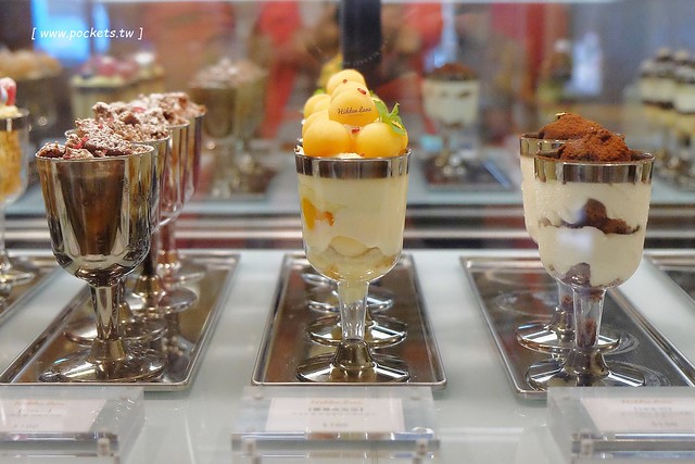 窩巷二店@大全店┃台中西區美食：台灣首見時尚的酒杯甜點，鄰近台中文學館和台中市役所，結合古早味的柑仔店和日日春唱片行 @飛天璇的口袋