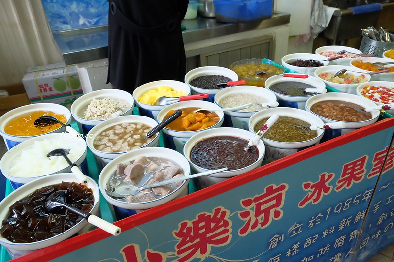 小樂涼冰果室｜大甲在地30幾年的冰果室，內用60元任君挑選，剉冰再續不加價 @飛天璇的口袋