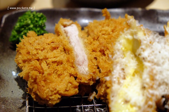 新宿勝博殿｜慶祝11週年慶，週週抽日本東京雙人來回機票，新上市金黃極濃的雪花起司豬排，品嚐超厚切日式炸豬排的美味 @飛天璇的口袋