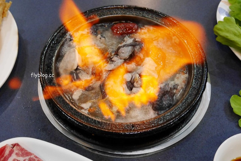 台中西區｜阿里郎迷你火鍋．超過30顆蛤蠣的蒜頭雞超推，還有饕客必點的燒酒雞 @飛天璇的口袋