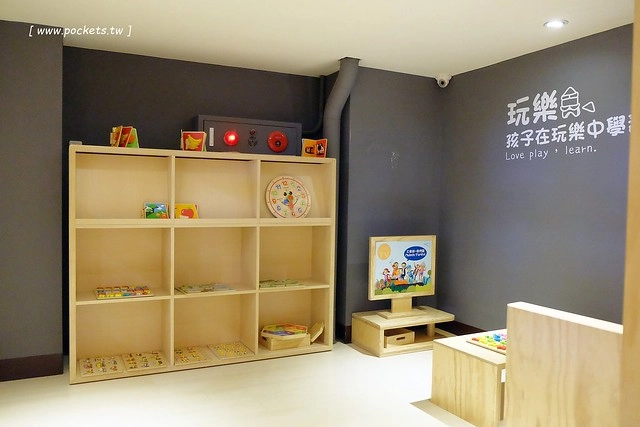 桃禧航空城酒店┃桃園飯店推薦：浪漫至極的水晶教堂、小孩最愛的木樂地Hape桃園館、入住送小恐龍玩偶、鄰近桃園國際機場交通方便 @飛天璇的口袋