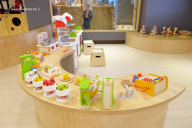 桃禧航空城酒店┃桃園飯店推薦：浪漫至極的水晶教堂、小孩最愛的木樂地Hape桃園館、入住送小恐龍玩偶、鄰近桃園國際機場交通方便 @飛天璇的口袋