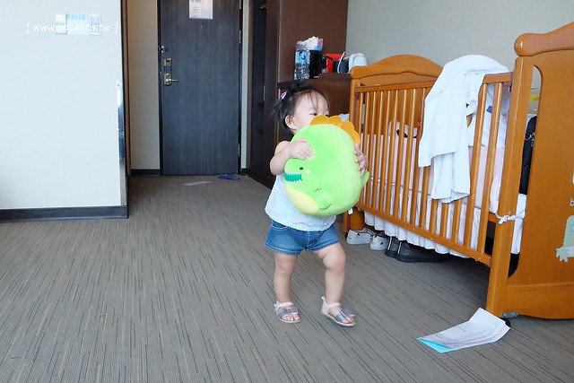 桃禧航空城酒店┃桃園飯店推薦：浪漫至極的水晶教堂、小孩最愛的木樂地Hape桃園館、入住送小恐龍玩偶、鄰近桃園國際機場交通方便 @飛天璇的口袋