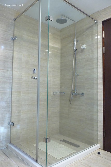 桃禧航空城酒店┃桃園飯店推薦：浪漫至極的水晶教堂、小孩最愛的木樂地Hape桃園館、入住送小恐龍玩偶、鄰近桃園國際機場交通方便 @飛天璇的口袋