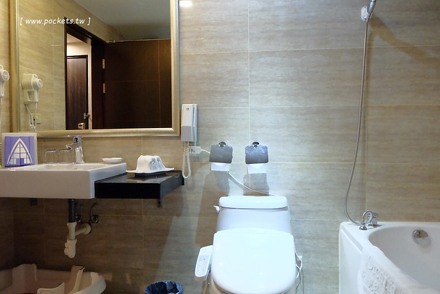 桃禧航空城酒店┃桃園飯店推薦：浪漫至極的水晶教堂、小孩最愛的木樂地Hape桃園館、入住送小恐龍玩偶、鄰近桃園國際機場交通方便 @飛天璇的口袋