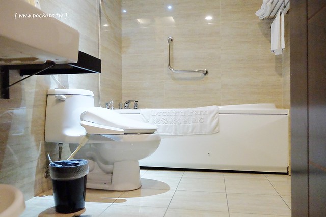 桃禧航空城酒店┃桃園飯店推薦：浪漫至極的水晶教堂、小孩最愛的木樂地Hape桃園館、入住送小恐龍玩偶、鄰近桃園國際機場交通方便 @飛天璇的口袋