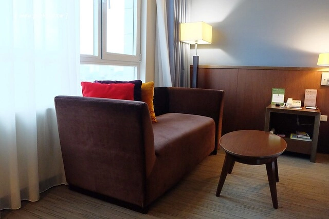 桃禧航空城酒店┃桃園飯店推薦：浪漫至極的水晶教堂、小孩最愛的木樂地Hape桃園館、入住送小恐龍玩偶、鄰近桃園國際機場交通方便 @飛天璇的口袋