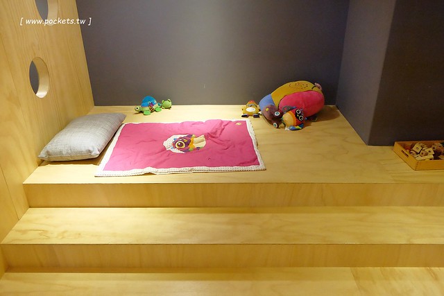 桃禧航空城酒店┃桃園飯店推薦：浪漫至極的水晶教堂、小孩最愛的木樂地Hape桃園館、入住送小恐龍玩偶、鄰近桃園國際機場交通方便 @飛天璇的口袋