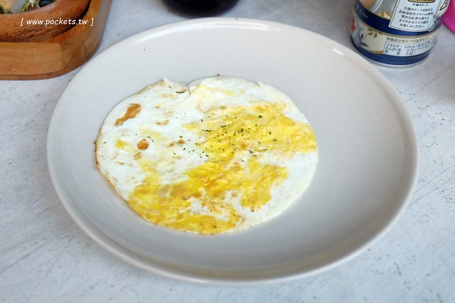 台中西屯｜拾陌咖啡 Shihmo．隱身巷弄裡的早午餐店，裝潢走工業風路線 @飛天璇的口袋