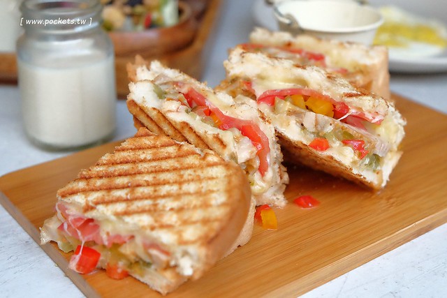 台中西屯｜拾陌咖啡 Shihmo．隱身巷弄裡的早午餐店，裝潢走工業風路線 @飛天璇的口袋