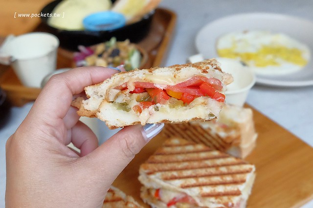 台中西屯｜拾陌咖啡 Shihmo．隱身巷弄裡的早午餐店，裝潢走工業風路線 @飛天璇的口袋