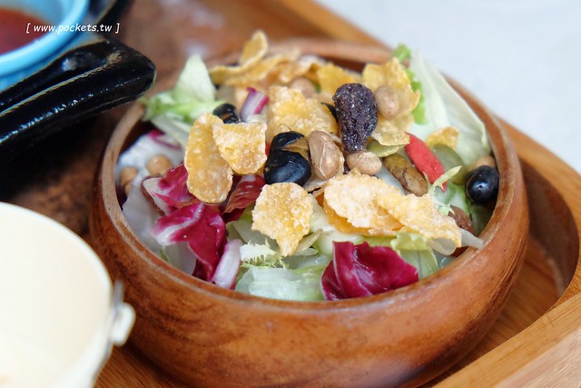 台中西屯｜拾陌咖啡 Shihmo．隱身巷弄裡的早午餐店，裝潢走工業風路線 @飛天璇的口袋