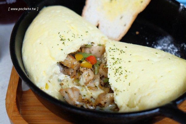 台中西屯｜拾陌咖啡 Shihmo．隱身巷弄裡的早午餐店，裝潢走工業風路線 @飛天璇的口袋