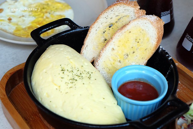 台中西屯｜拾陌咖啡 Shihmo．隱身巷弄裡的早午餐店，裝潢走工業風路線 @飛天璇的口袋