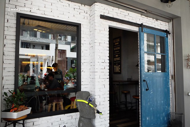 台中西屯｜拾陌咖啡 Shihmo．隱身巷弄裡的早午餐店，裝潢走工業風路線 @飛天璇的口袋