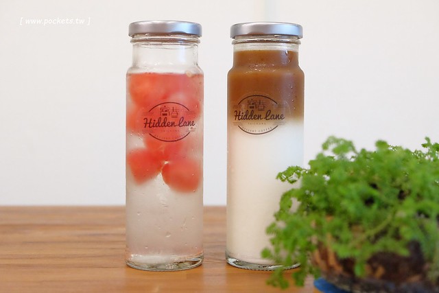 窩巷二店@大全店┃台中西區美食：台灣首見時尚的酒杯甜點，鄰近台中文學館和台中市役所，結合古早味的柑仔店和日日春唱片行 @飛天璇的口袋