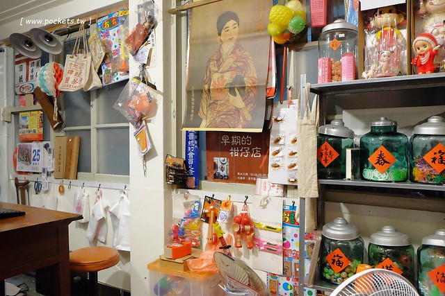 窩巷二店@大全店┃台中西區美食：台灣首見時尚的酒杯甜點，鄰近台中文學館和台中市役所，結合古早味的柑仔店和日日春唱片行 @飛天璇的口袋