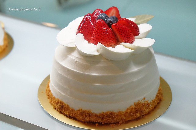 彼內朵法式蛋糕店．Patissier Pinede｜來自日本名古屋的甜點店，近SOGO百貨捷運忠孝復興站，1974烤起司蛋糕是招牌甜點 @飛天璇的口袋