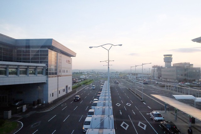 日本秋田｜仙台機場到秋田市區交通方式，電車轉新幹線2個多小時抵達 @飛天璇的口袋