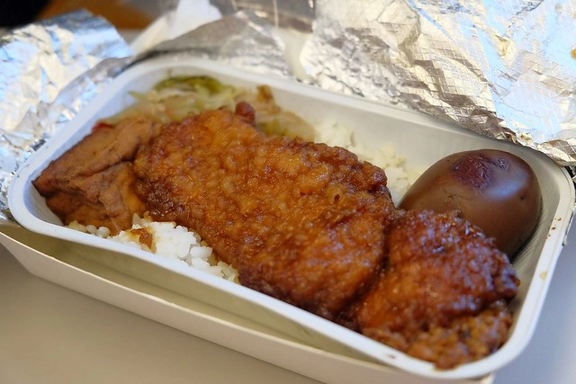 日本秋田｜台灣虎航 桃園-仙台直飛．仙台機場到秋田交通方式，飛機餐分享 @飛天璇的口袋