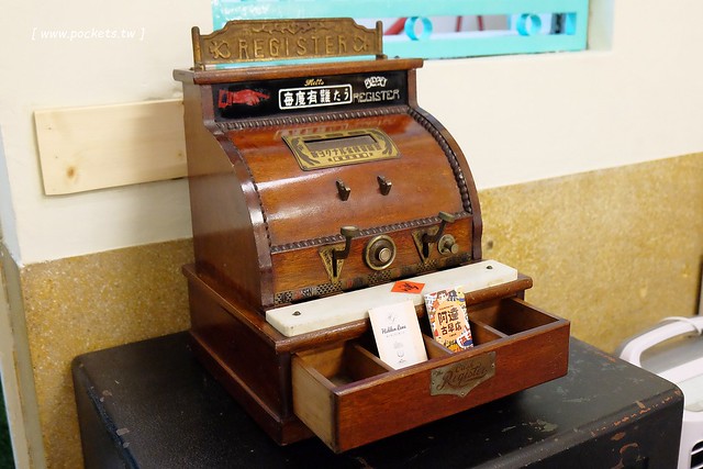 窩巷二店@大全店┃台中西區美食：台灣首見時尚的酒杯甜點，鄰近台中文學館和台中市役所，結合古早味的柑仔店和日日春唱片行 @飛天璇的口袋