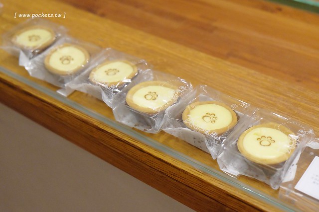 窩巷二店@大全店┃台中西區美食：台灣首見時尚的酒杯甜點，鄰近台中文學館和台中市役所，結合古早味的柑仔店和日日春唱片行 @飛天璇的口袋