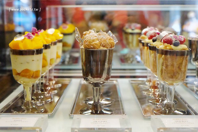 窩巷二店@大全店┃台中西區美食：台灣首見時尚的酒杯甜點，鄰近台中文學館和台中市役所，結合古早味的柑仔店和日日春唱片行 @飛天璇的口袋