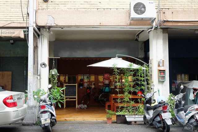 窩巷二店@大全店┃台中西區美食：台灣首見時尚的酒杯甜點，鄰近台中文學館和台中市役所，結合古早味的柑仔店和日日春唱片行 @飛天璇的口袋