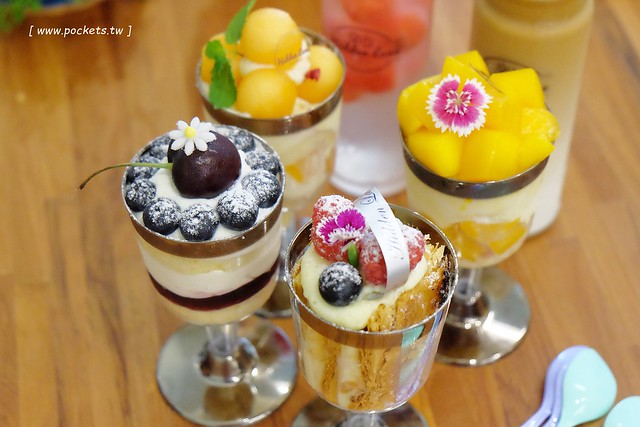 窩巷二店@大全店┃台中西區美食：台灣首見時尚的酒杯甜點，鄰近台中文學館和台中市役所，結合古早味的柑仔店和日日春唱片行 @飛天璇的口袋