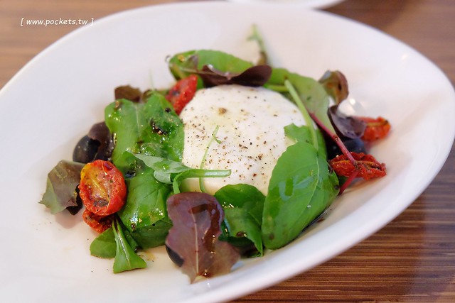 鹽與胡椒餐館┃台中南屯美食：道道都是美味與誠意，可以感受主廚料理的用心，隱藏版菜色需要事先預訂，二訪吃完還是很感動 @飛天璇的口袋