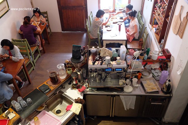 Battis風味義式小館┃台中西區美食：有很多小豬元素的義式餐廳，還有老闆旅遊各國的收藏品，餐點表現不錯CP值高，鄰近中師大、台中國美館商圈 @飛天璇的口袋