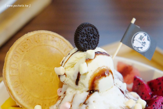 台中豐原｜嚴雪雪花冰專賣店．雪花冰滑順細緻不甜膩，鄰近豐原太平洋SOGO百貨 @飛天璇的口袋