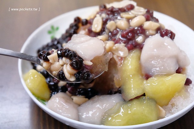 台中太平｜嘉良冰鎮店．營業將近40個年頭，超過20種配料任你挑選 @飛天璇的口袋
