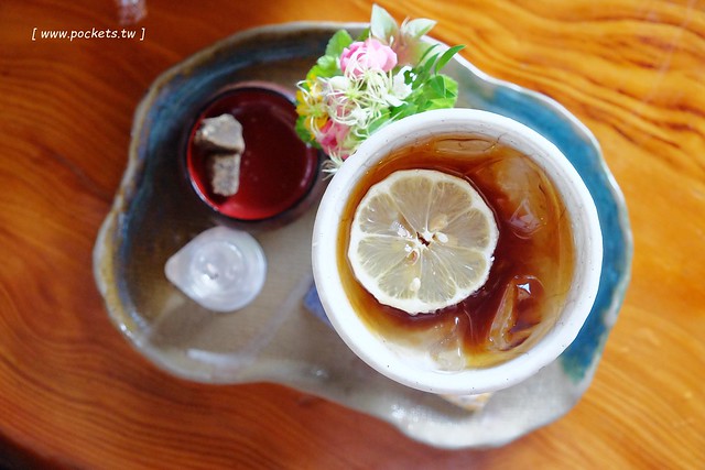 日本沖繩｜花人逢．かじんほう｜擁有無敵美景的餐廳，在日式老宅裡品嚐披薩的美味，人多時有候位的心裡準備 @飛天璇的口袋