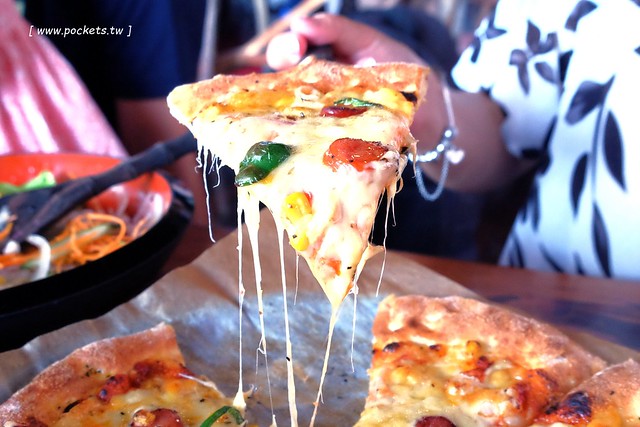 日本沖繩｜花人逢．かじんほう｜擁有無敵美景的餐廳，在日式老宅裡品嚐披薩的美味，人多時有候位的心裡準備 @飛天璇的口袋